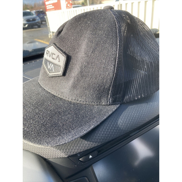 RVCA #16 Trucker Hat - Black MID FIT - Picture 1 of 8